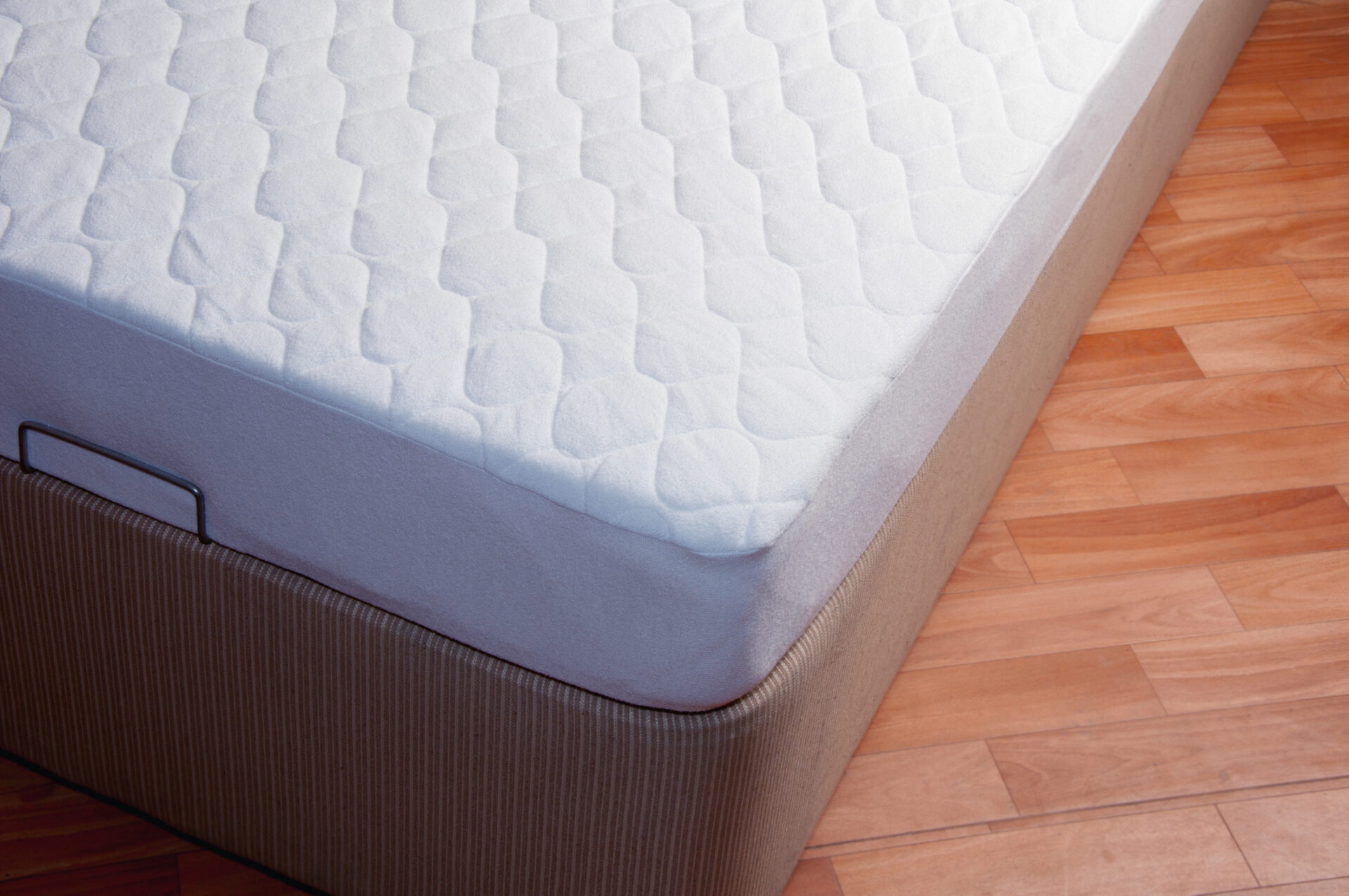 Read more about the article Save on furniture and mattresses with the Buyer’s Edge