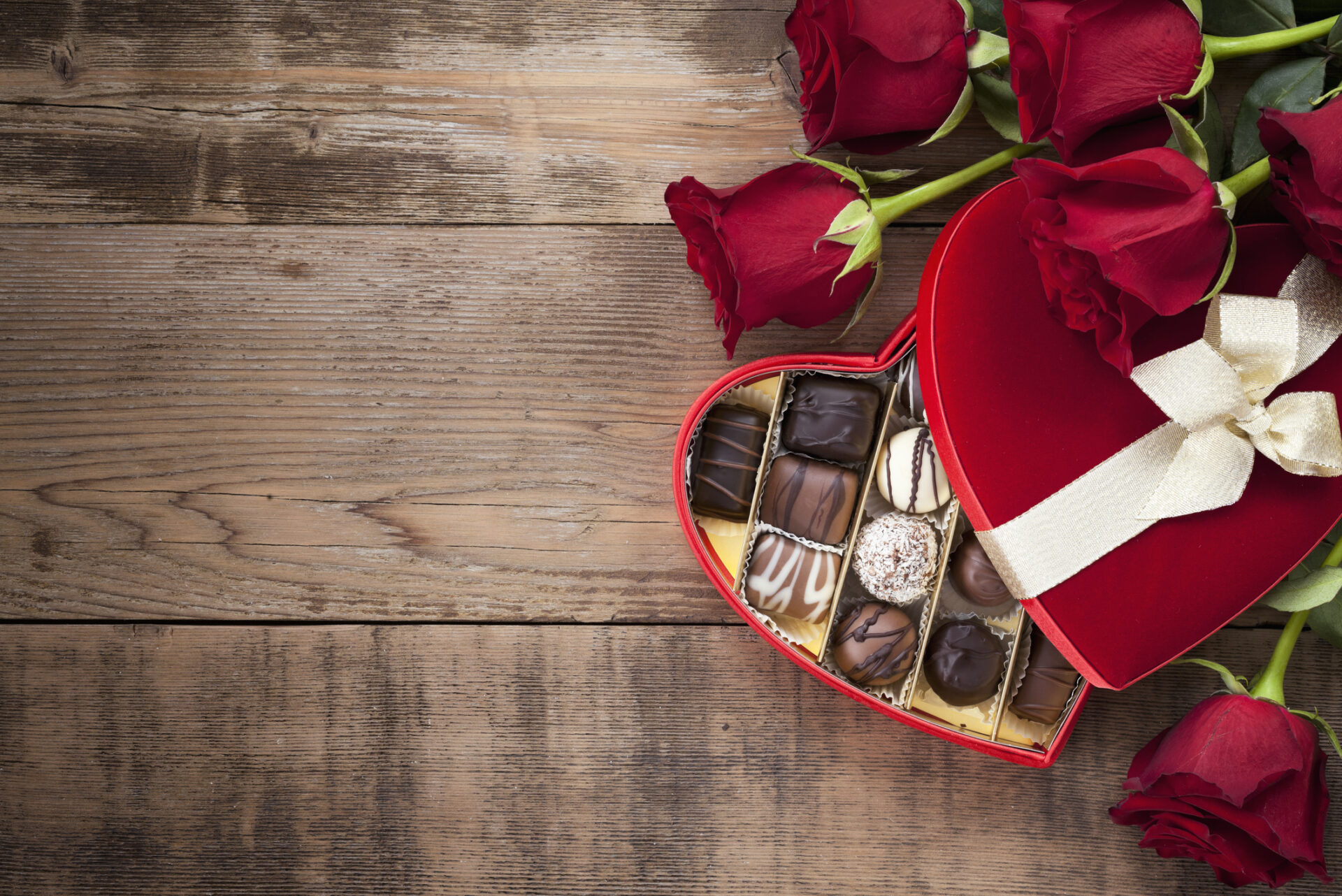 Read more about the article Save on flowers, chocolates and more